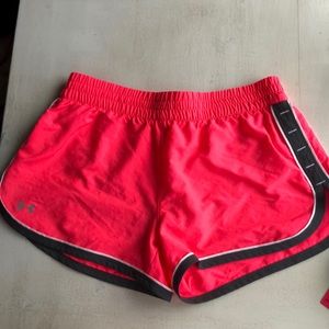 Under armour fitted athletic shorts pink (x small)